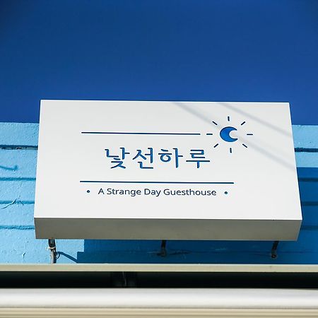 A Strange Day Hotel Seogwipo Ngoại thất bức ảnh