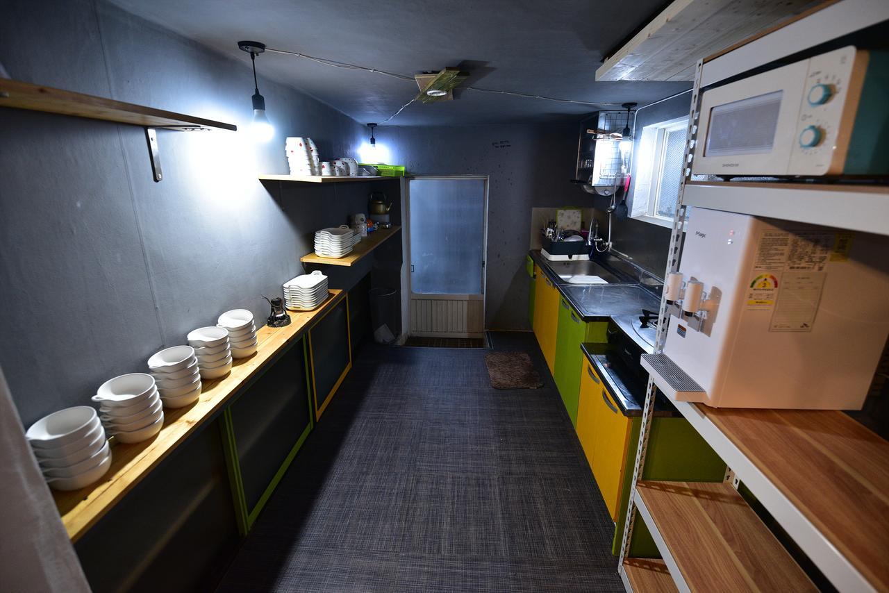 A Strange Day Hotel Seogwipo Ngoại thất bức ảnh