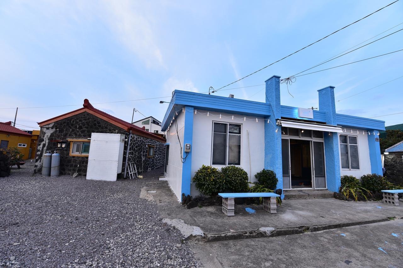 A Strange Day Hotel Seogwipo Ngoại thất bức ảnh
