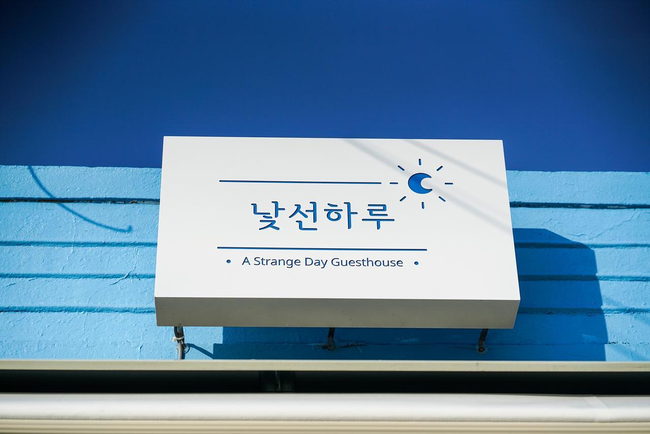 A Strange Day Hotel Seogwipo Ngoại thất bức ảnh