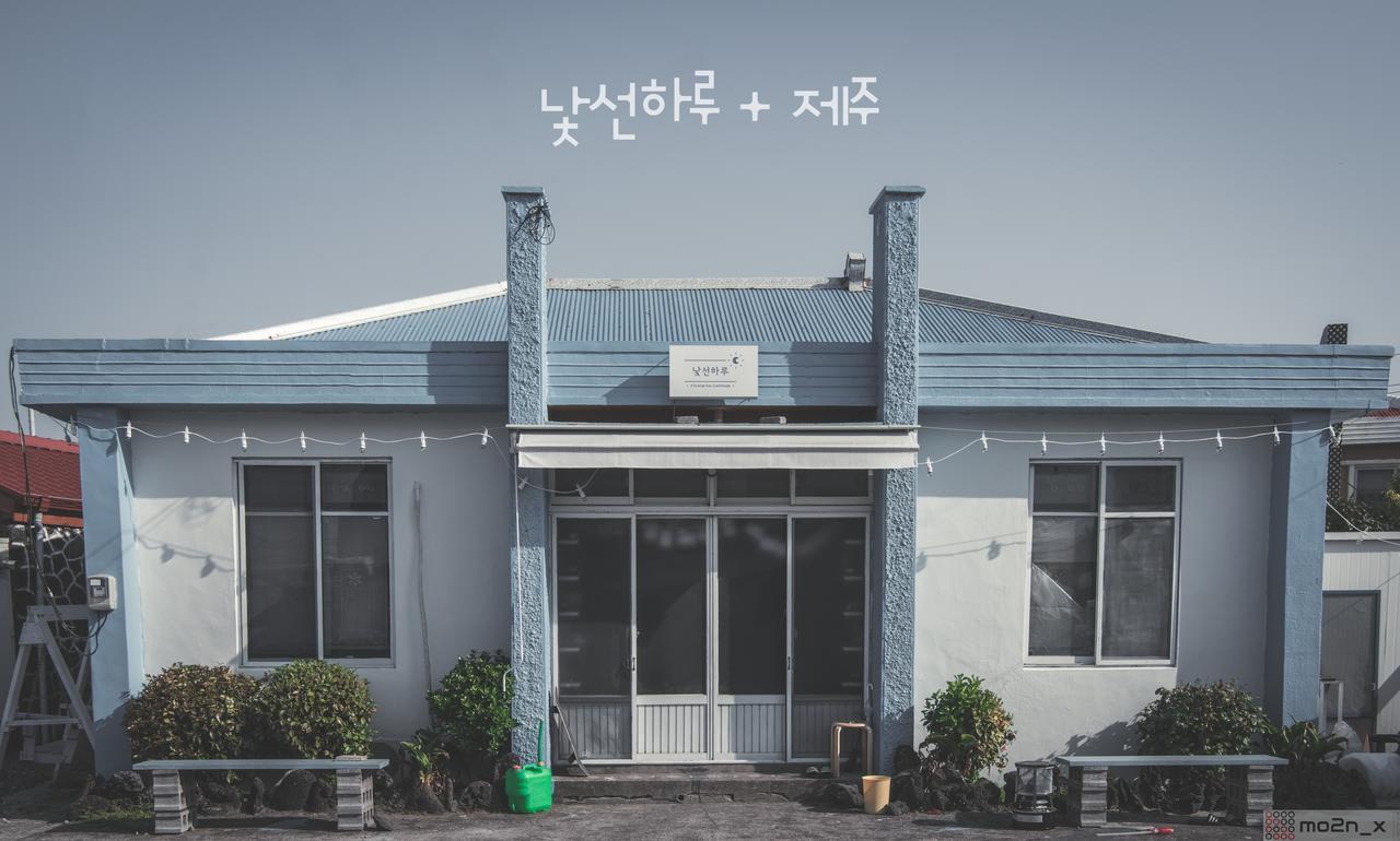 A Strange Day Hotel Seogwipo Ngoại thất bức ảnh
