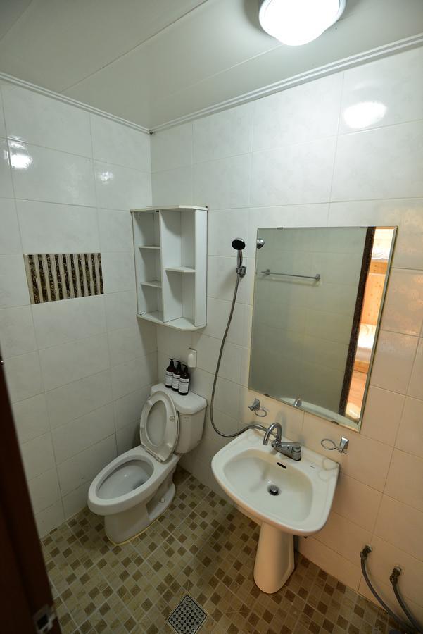 A Strange Day Hotel Seogwipo Ngoại thất bức ảnh